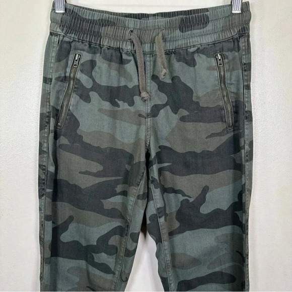 Aritzia Womens Size Xsmall Tna Alix Camo Jogger - Picture 3 of 13
